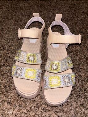 HeyDude Neutral Crochet Strap Sandals - Beige size 9